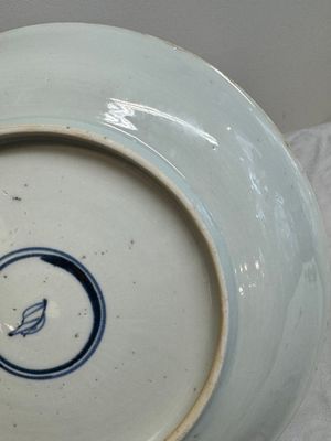Two Chinese famille verte 'flower basket' dishes and a plate, Kangxi — photo 40