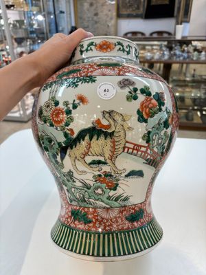 Two Chinese famille verte 'flowers and mythical animals' vases, 19th C. — photo 3