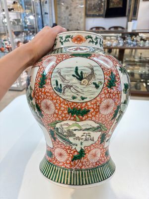 Two Chinese famille verte 'flowers and mythical animals' vases, 19th C. — photo 4