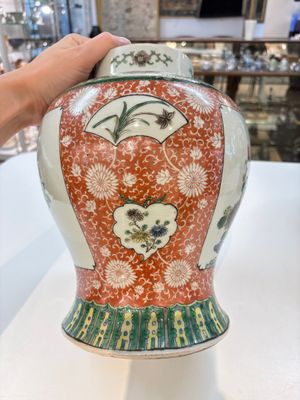 Two Chinese famille verte 'flowers and mythical animals' vases, 19th C. — photo 8