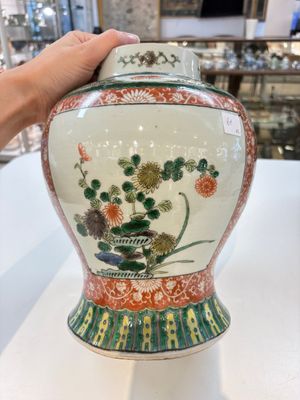 Two Chinese famille verte 'flowers and mythical animals' vases, 19th C. — photo 9