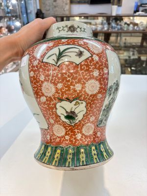 Two Chinese famille verte 'flowers and mythical animals' vases, 19th C. — photo 10