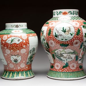 Two Chinese famille verte 'flowers and mythical animals' vases, 19th C. — photo 3