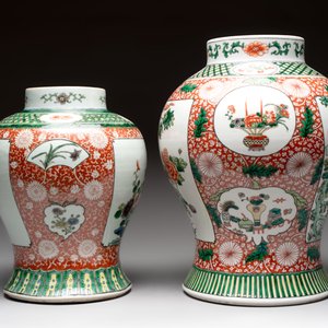 Two Chinese famille verte 'flowers and mythical animals' vases, 19th C. — photo 5