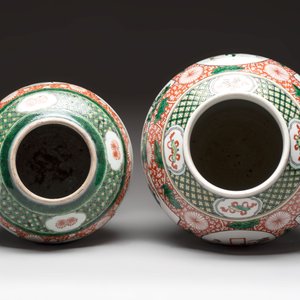 Two Chinese famille verte 'flowers and mythical animals' vases, 19th C. — photo 6
