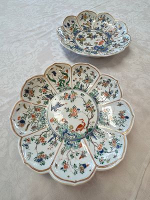 Two Chinese famille verte lotus-shaped plates, Johanneum mark, ex-collection of August the Strong, Kangxi — photo 1