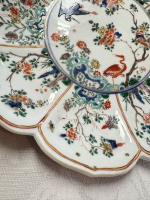 Two Chinese famille verte lotus-shaped plates, Johanneum mark, ex-collection of August the Strong, Kangxi — photo 3