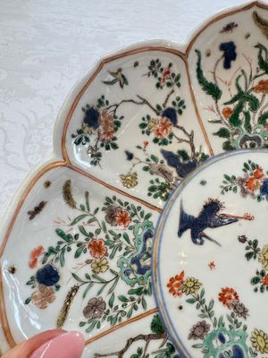 Two Chinese famille verte lotus-shaped plates, Johanneum mark, ex-collection of August the Strong, Kangxi — photo 4