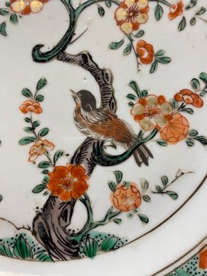 Two Chinese famille verte ‘magpie and prunus’ dishes, Kangxi — photo 9