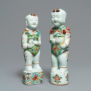 Two Chinese famille verte models of Hoho boys, Kangxi — 照片 1