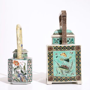 Two Chinese famille verte teapots and cover and an octagonal plate, Kangxi and later — 照片 5