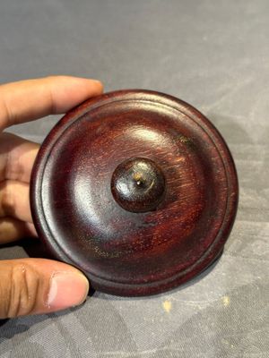 Two Chinese ge-type cylindrical censers with one wooden cover and two stands, Qianlong — 照片 11