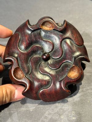 Two Chinese ge-type cylindrical censers with one wooden cover and two stands, Qianlong — 照片 13