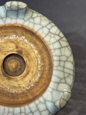 Two Chinese ge-type cylindrical censers with one wooden cover and two stands, Qianlong — 照片 10