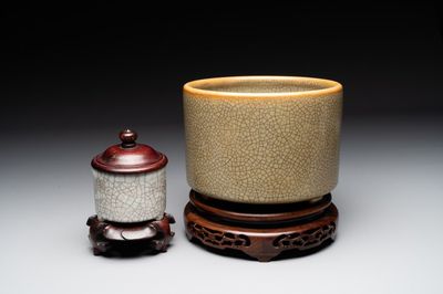 Two Chinese ge-type cylindrical censers with one wooden cover and two stands, Qianlong