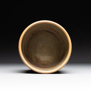 Two Chinese ge-type cylindrical censers with one wooden cover and two stands, Qianlong — 照片 5