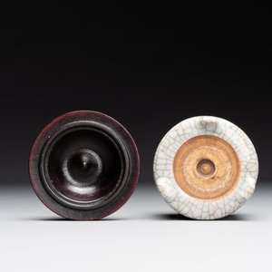 Two Chinese ge-type cylindrical censers with one wooden cover and two stands, Qianlong — 照片 8
