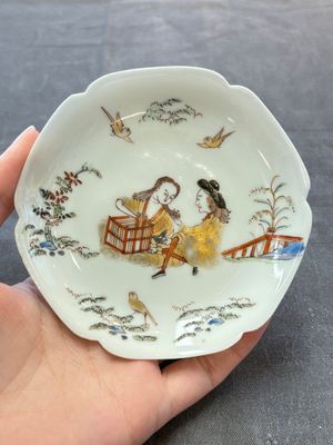 Two Chinese gilt-decorated export cups and saucers, Qianlong — photo 1