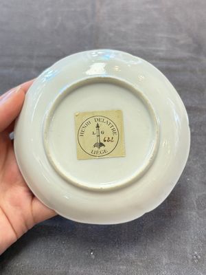 Two Chinese gilt-decorated export cups and saucers, Qianlong — photo 4