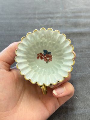 Two Chinese gilt-decorated famille rose cups and saucers with floral design, Qianlong — photo 21