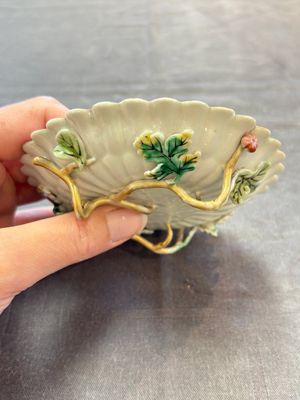 Two Chinese gilt-decorated famille rose cups and saucers with floral design, Qianlong — photo 5