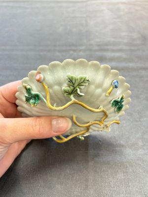 Two Chinese gilt-decorated famille rose cups and saucers with floral design, Qianlong — photo 8