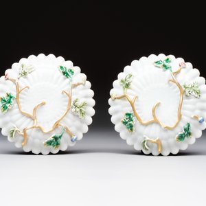Two Chinese gilt-decorated famille rose cups and saucers with floral design, Qianlong — photo 3