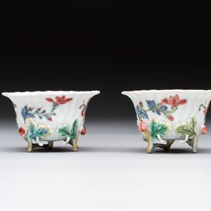 Two Chinese gilt-decorated famille rose cups and saucers with floral design, Qianlong — photo 7
