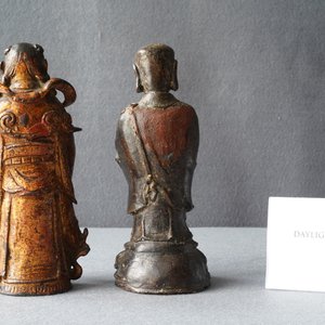 Two Chinese gilt-lacquered bronze figures, Ming — 照片 20
