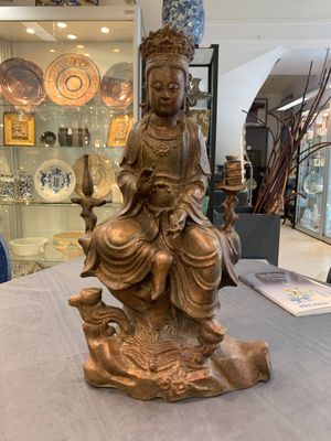 Two Chinese gilt-lacquered bronze sculptures of Bodhisattva, 20th C. — photo 1