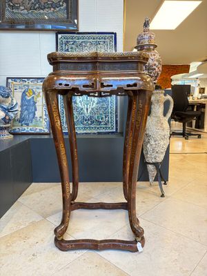 Two Chinese gilt-lacquered stands, 20th C. — photo 1