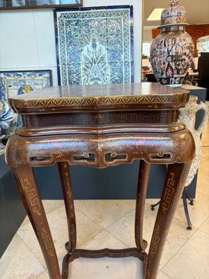 Two Chinese gilt-lacquered stands, 20th C. — photo 11