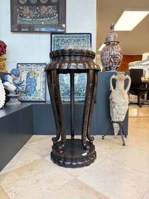 Two Chinese gilt-lacquered stands, 20th C. — photo 17