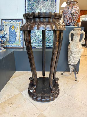 Two Chinese gilt-lacquered stands, 20th C. — photo 18