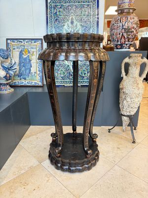 Two Chinese gilt-lacquered stands, 20th C. — photo 19