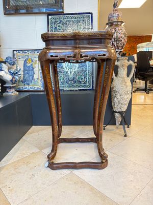 Two Chinese gilt-lacquered stands, 20th C. — photo 2