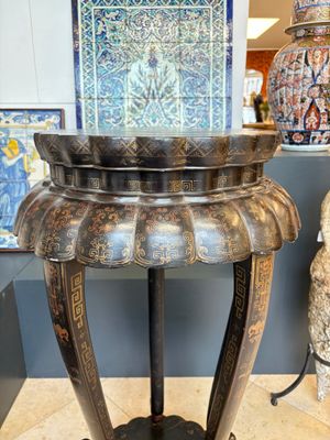 Two Chinese gilt-lacquered stands, 20th C. — photo 24