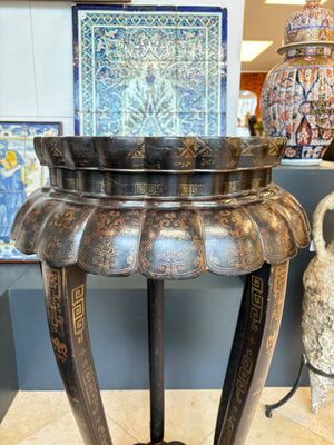 Two Chinese gilt-lacquered stands, 20th C. — photo 26