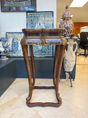 Two Chinese gilt-lacquered stands, 20th C. — photo 3