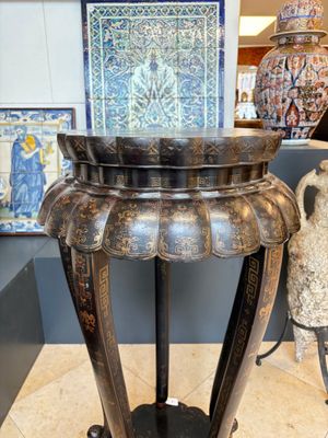 Two Chinese gilt-lacquered stands, 20th C. — photo 32
