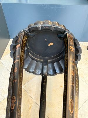 Two Chinese gilt-lacquered stands, 20th C. — photo 35