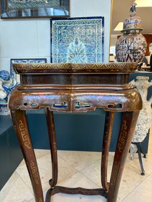 Two Chinese gilt-lacquered stands, 20th C. — photo 9
