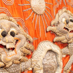 Two Chinese gold and silver-thread-embroidered silk cloths with lions and Guandi, 19th C. — 照片 4
