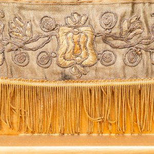 Two Chinese gold and silver-thread-embroidered silk cloths with lions and Guandi, 19th C. — 照片 6