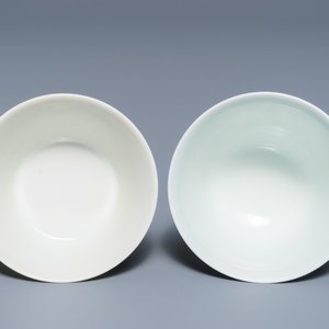 Two Chinese grisaille and doucai wine cups, Yongzheng marks, 19/20th C. — 照片 7
