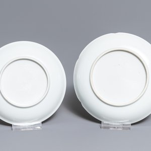 Two Chinese grisaille and gilt eggshell cups and saucers, Yongzheng — photo 3