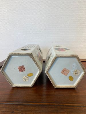 Two Chinese hexagonal famille rose 'Wu Shuang Pu' hat stands, Tongzhi mark, 19th C. — photo 5