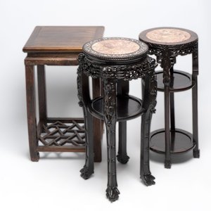 Two Chinese homgmu two-tier stands with marble top and a wooden square stand, 19/20th C. — 照片 1