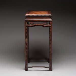 Two Chinese hongmu stands, 19th C. — photo 12