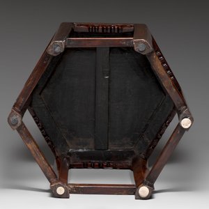 Two Chinese hongmu stands, 19th C. — photo 9